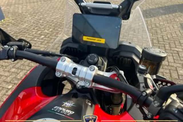 MV Agusta Enduro Veloce (2025) thumbnail 5