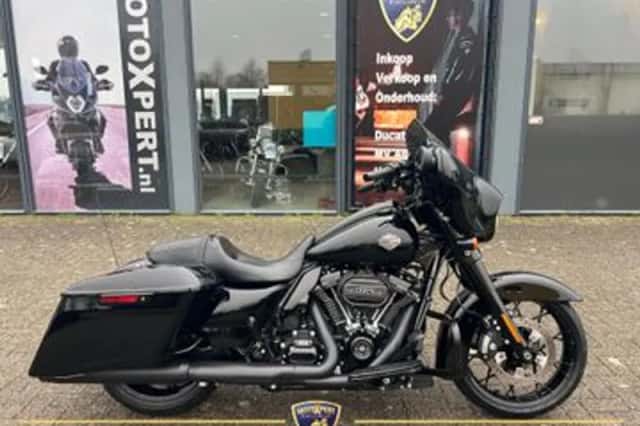 Harley-Davidson Street Glide (2022) thumbnail 1