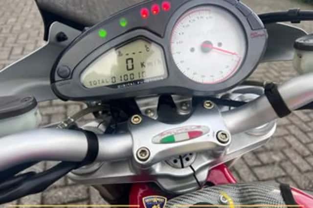 MV Agusta Brutale 910 (2006) thumbnail 3