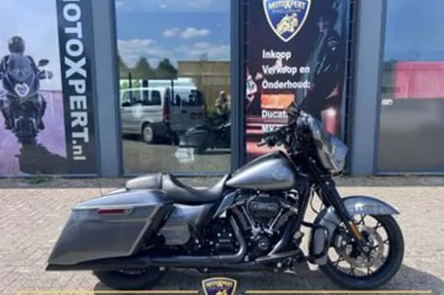 Harley-Davidson Street Glide (2023) thumbnail 1