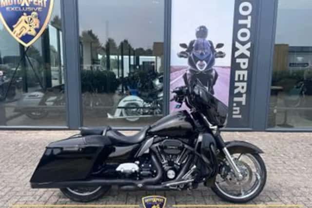 Harley-Davidson Street Glide (2015) thumbnail 1