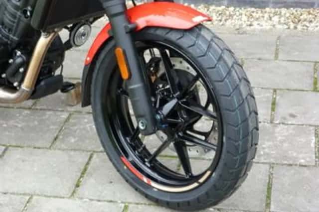 Royal Enfield Guerrilla 450 (2026) thumbnail 3
