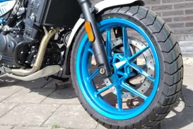 Royal Enfield Guerrilla 450 (2026) thumbnail 3