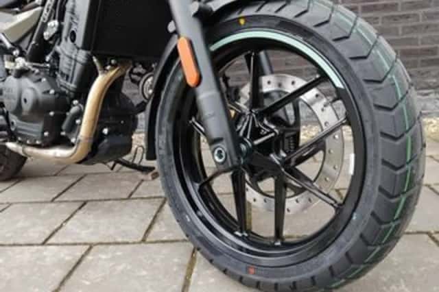 Royal Enfield Guerrilla 450 (2026) thumbnail 5