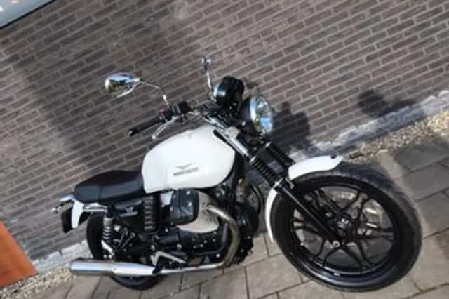 Moto Guzzi V7 Stone (2013) thumbnail 1