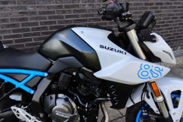 Suzuki GSX-8S (2024) thumbnail 3