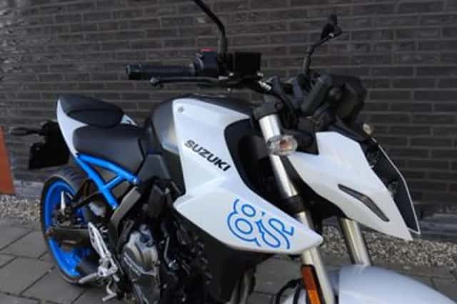 Suzuki GSX-8S (2024) thumbnail 4