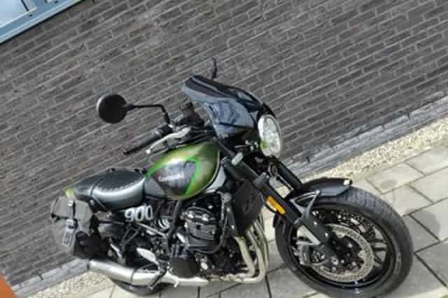 Kawasaki Z900RS (2018) thumbnail 1