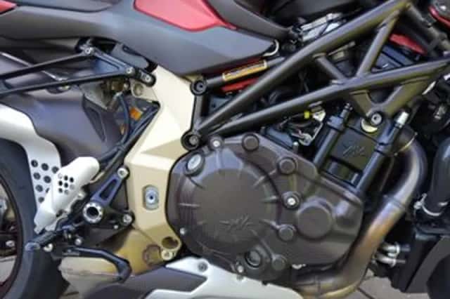 MV Agusta Brutale 1000 (2020) thumbnail 6