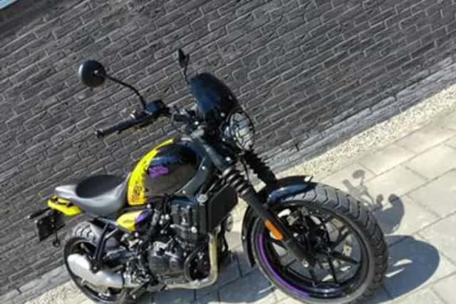 Royal Enfield Guerrilla 450 (2025) thumbnail 1