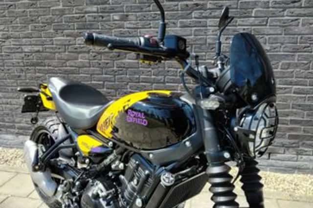Royal Enfield Guerrilla 450 (2025) thumbnail 4
