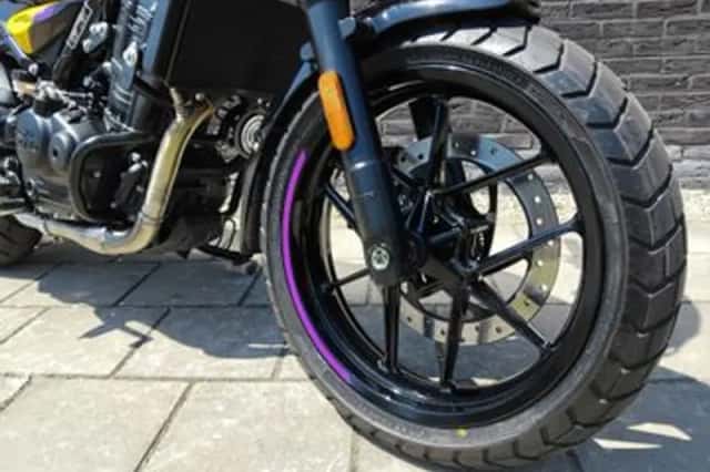 Royal Enfield Guerrilla 450 (2025) thumbnail 5