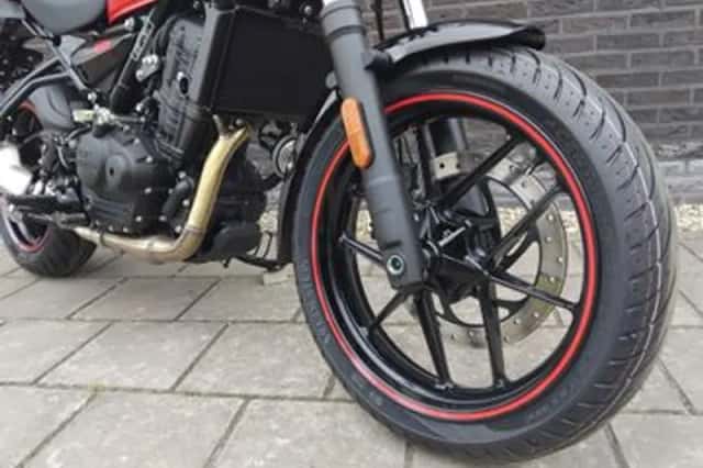 Royal Enfield Guerrilla 450 (2026) thumbnail 4