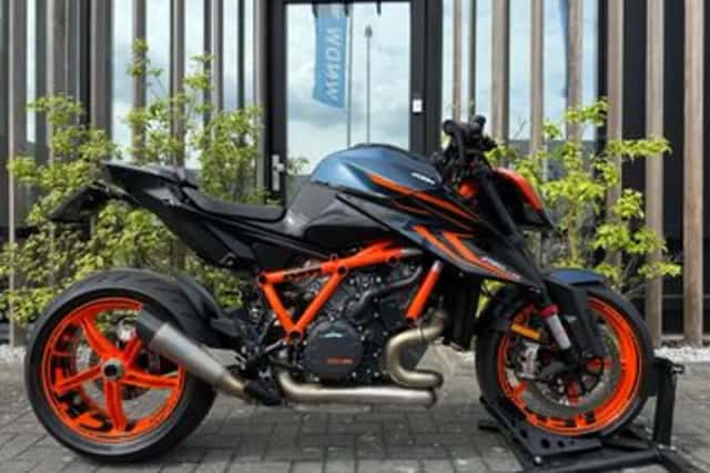 KTM 1290 SuperDuke R (2024) thumbnail 1