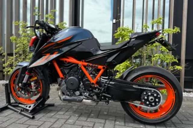 KTM 1290 SuperDuke R (2024) thumbnail 4