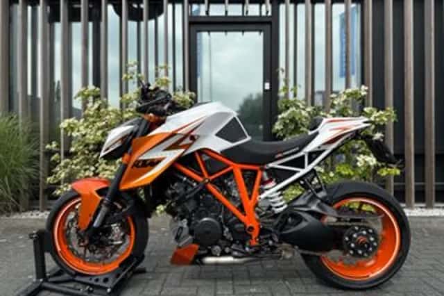 KTM 1290 SuperDuke R (2017) thumbnail 2