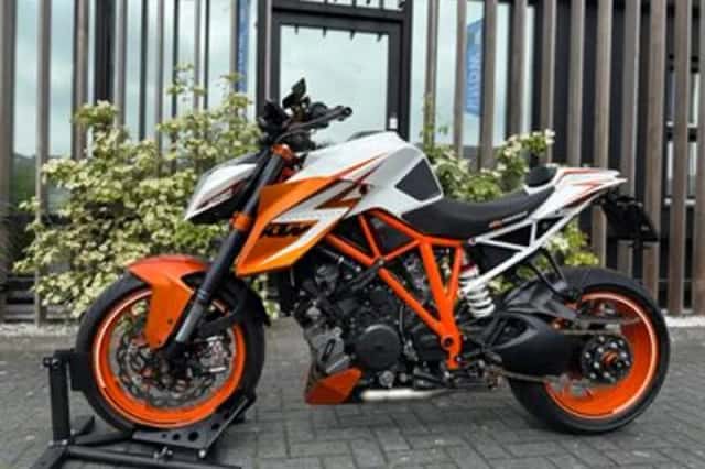 KTM 1290 SuperDuke R (2017) thumbnail 4