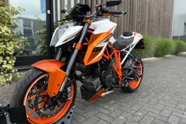 KTM 1290 SuperDuke R (2017) thumbnail 6