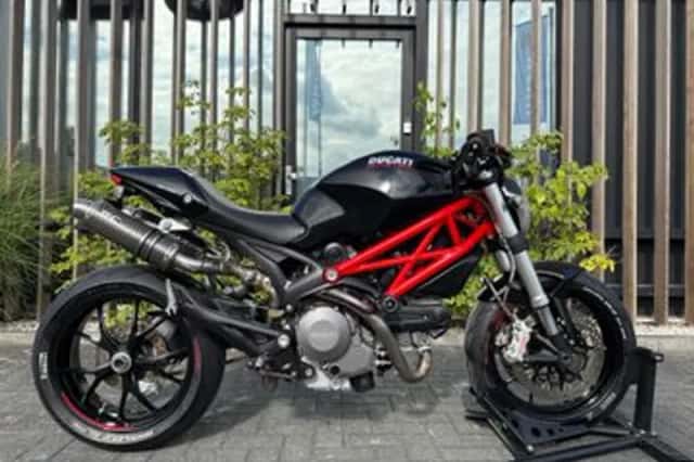 Ducati 796 Monster (2010) thumbnail 1