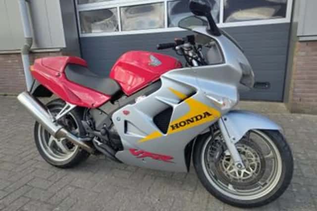 Honda VFR 800 FI (1999) thumbnail 1