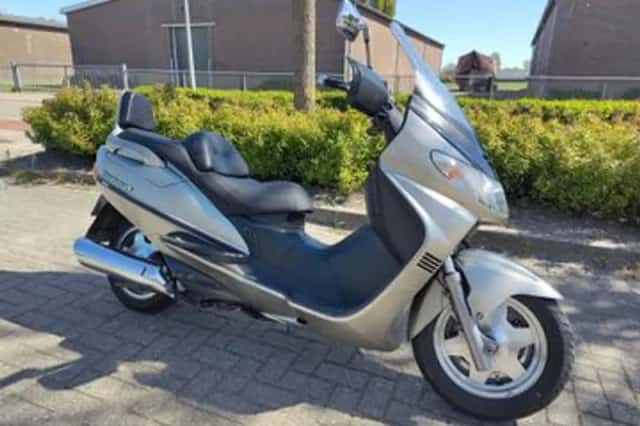 Suzuki Burgman 400 (2000) thumbnail 1