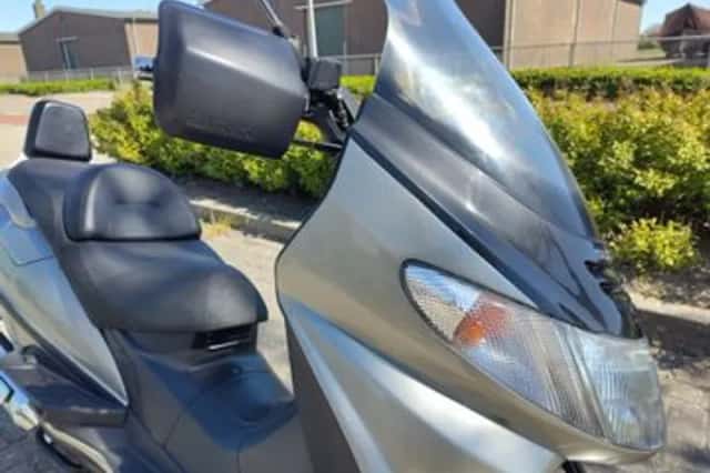 Suzuki Burgman 400 (2000) thumbnail 3