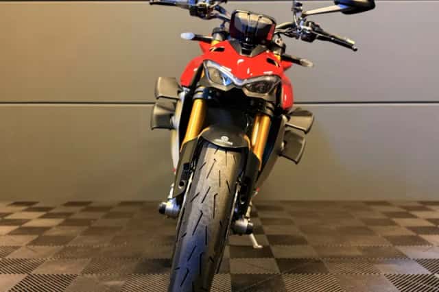 Ducati Streetfighter V4S (2022) thumbnail 2