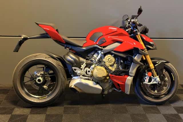 Ducati Streetfighter V4S (2022) thumbnail 4