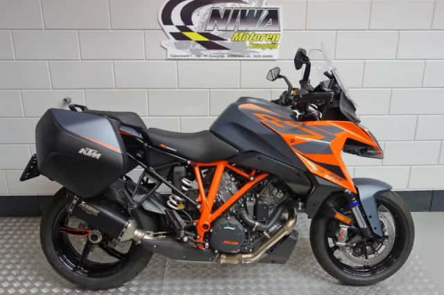 KTM 1290 Super Duke GT (2024) thumbnail 1