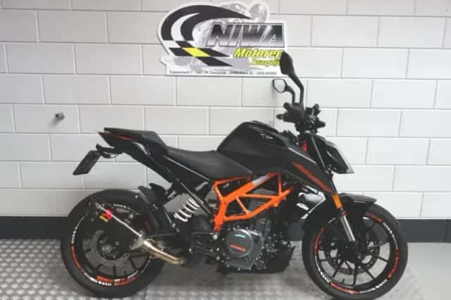 KTM 390 Duke (2023) thumbnail 2