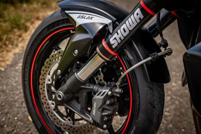 Kawasaki Z 750R (2011) thumbnail 6