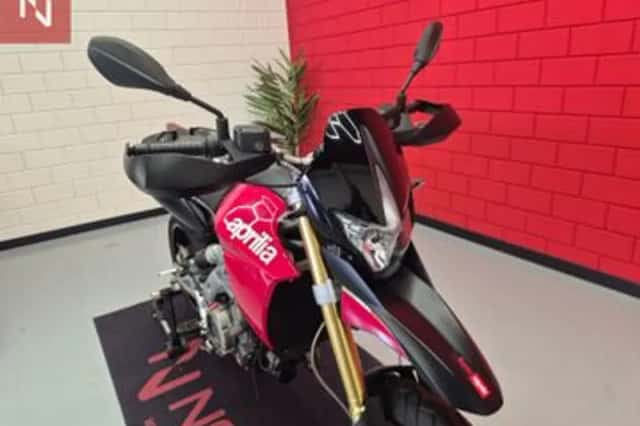 Aprilia Dorsoduro 750 (2011) thumbnail 3