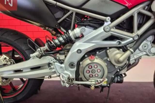 Aprilia Dorsoduro 750 (2011) thumbnail 4