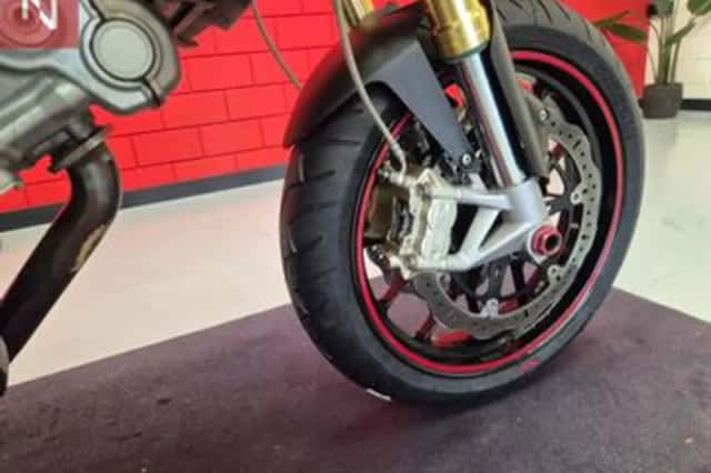Aprilia Dorsoduro 750 (2011) thumbnail 5