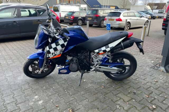 KTM Super Duke 990 (2010) thumbnail 5