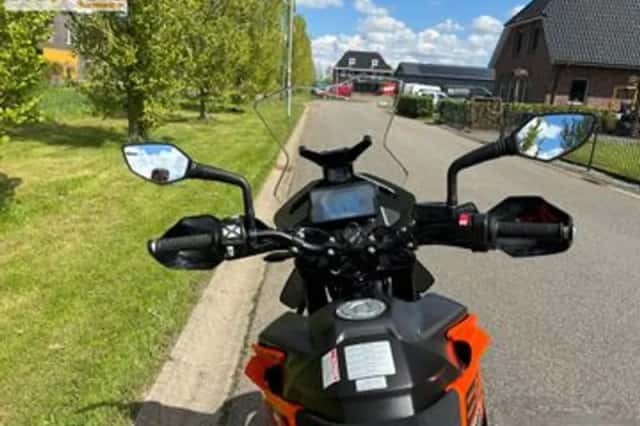 KTM 890 Adventure (2022) thumbnail 3