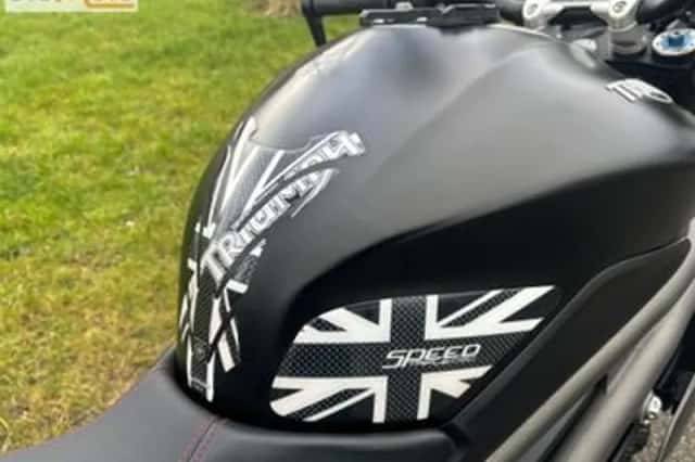 Triumph Speed Triple RS (2018) thumbnail 4