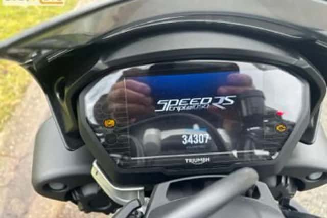 Triumph Speed Triple RS (2018) thumbnail 5