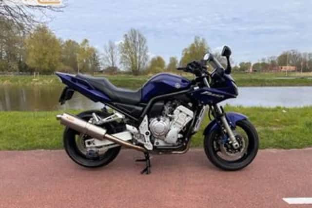 Yamaha FZS 1000 Fazer (2004) thumbnail 1