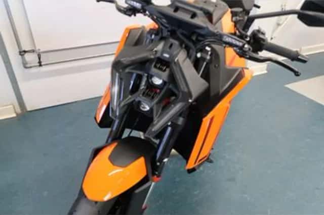 KTM 1390 Super Duke R (2025) thumbnail 3