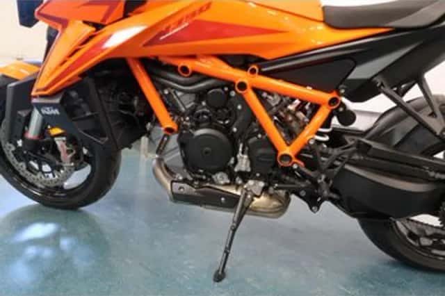 KTM 1390 Super Duke R (2025) thumbnail 5
