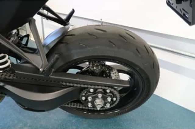KTM 1390 Super Duke R (2025) thumbnail 6