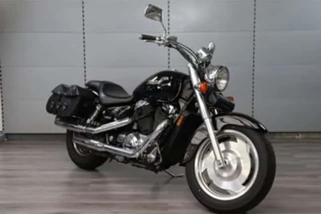 Honda VT 1100 C Shadow (2004) thumbnail 1