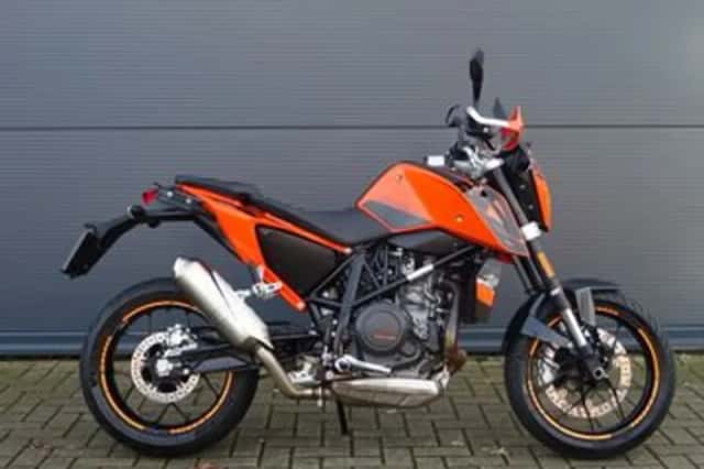KTM 690 Duke (2016) thumbnail 2