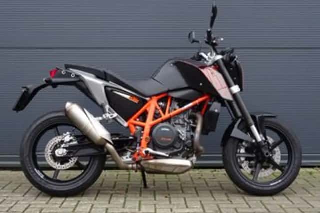 KTM 690 Duke (2012) thumbnail 2