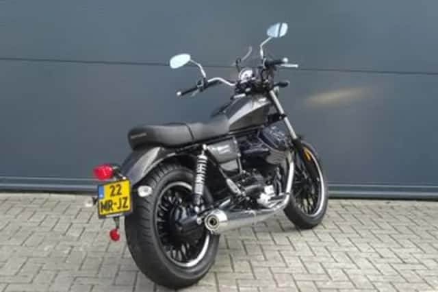Moto Guzzi V9 Roamer (2019) thumbnail 3