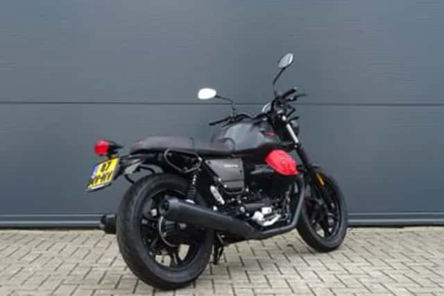 Moto Guzzi V7 III (2019) thumbnail 4