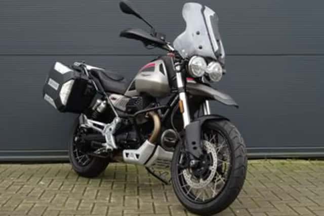 Moto Guzzi V85 TT (2023) thumbnail 1