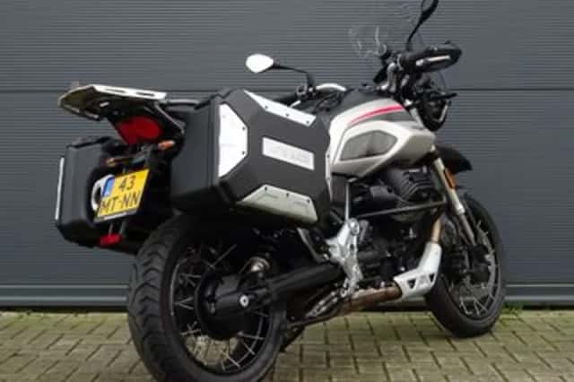 Moto Guzzi V85 TT (2023) thumbnail 3