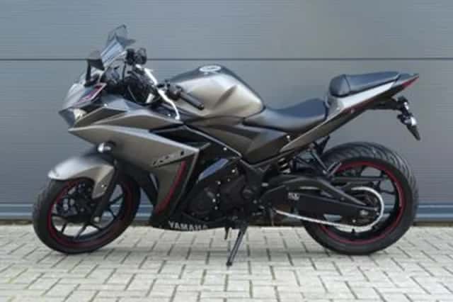 Yamaha YZF-R3 (2017) thumbnail 4